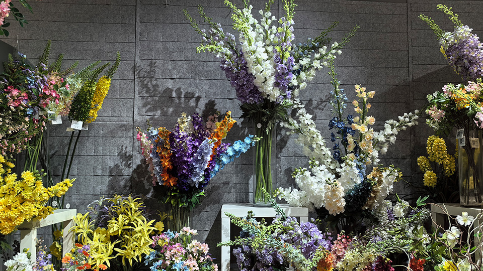 17 Simplifying Life Artificial Flowers as a Low-Maintenance Solution for Busy Professionals-01.jpg 